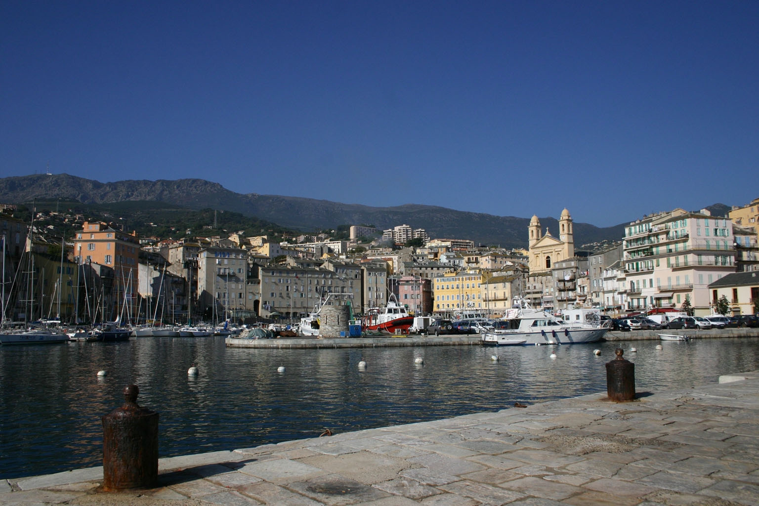 Набережная в Бастии, Франция – фотографии Франции