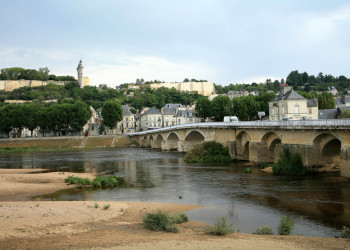 Мост в Шиноне, Франция – фотографии Франции