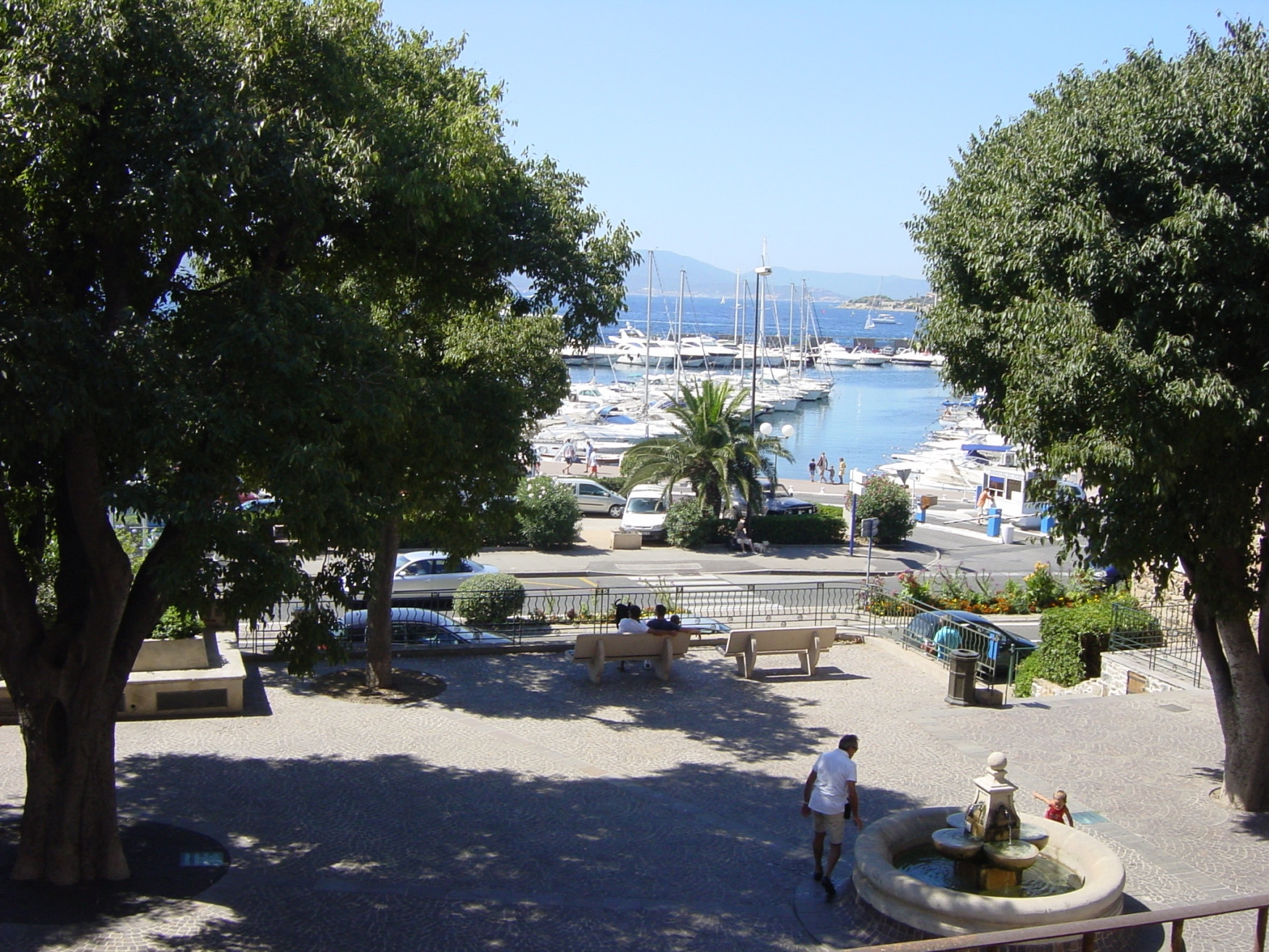 Набережная в Сен-Максим, Франция. Фото 1 – фотографии Франции