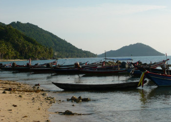 Лодки у берега в Талинг-Нгам-Бич, Тайланд. Фото 4 – фотографии Таиланда