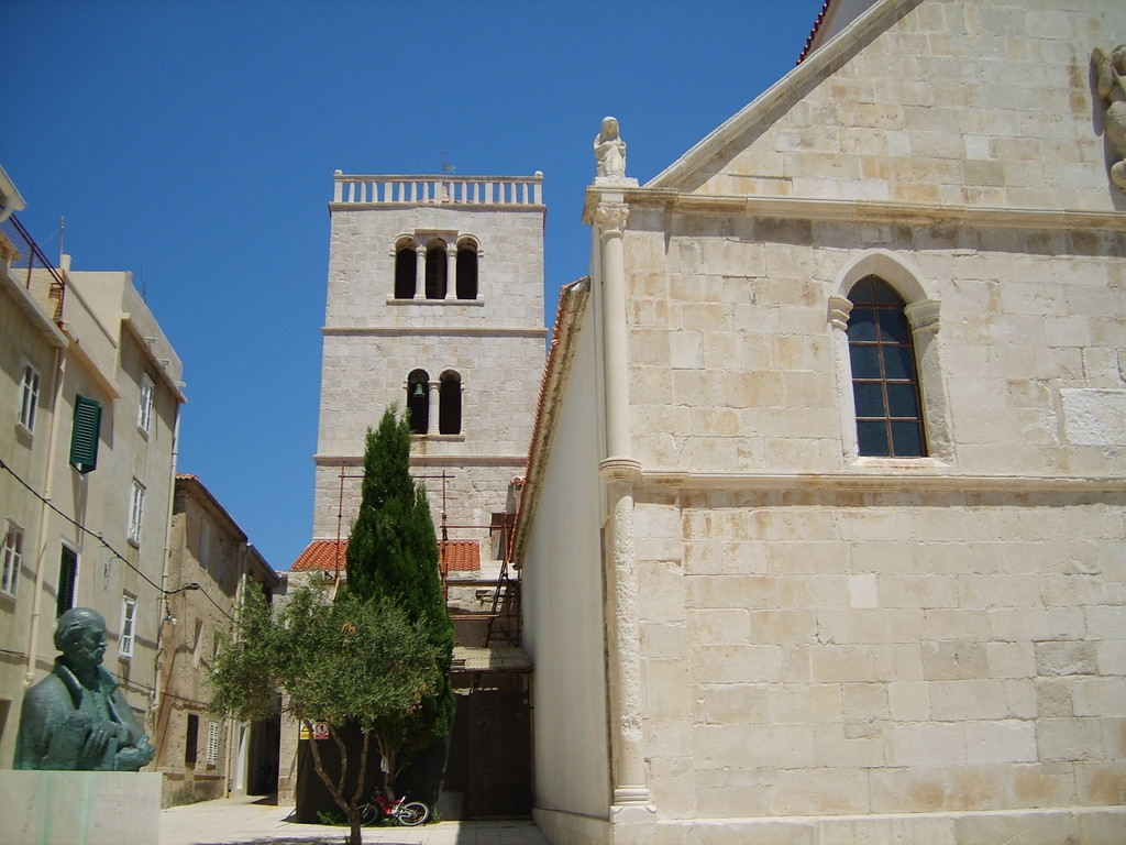 Памятник в Паг, Хорватия – фотографии Хорватии