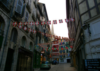 Улица в Байонне, Франция. Фото 5 – фотографии Франции