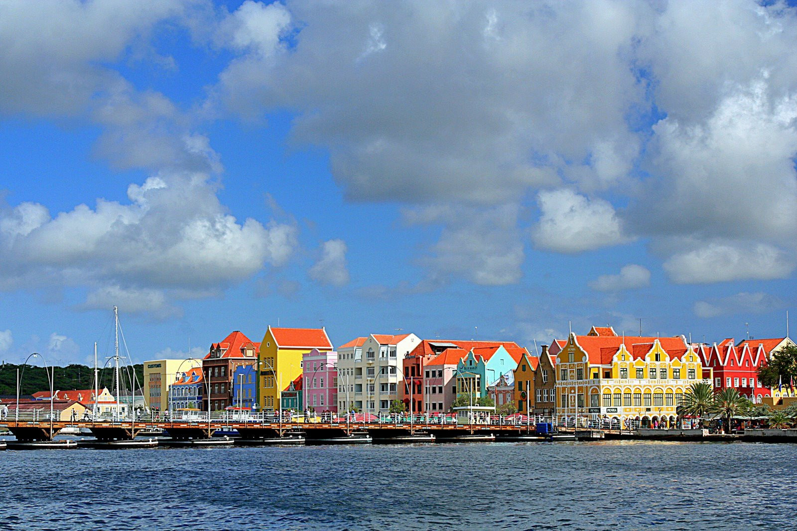 Old Willemstad is dotted with colorful Dutch arch – фотографии Кюрасао