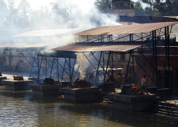 Кремации в Пашупатинатхе – фотографии Непала