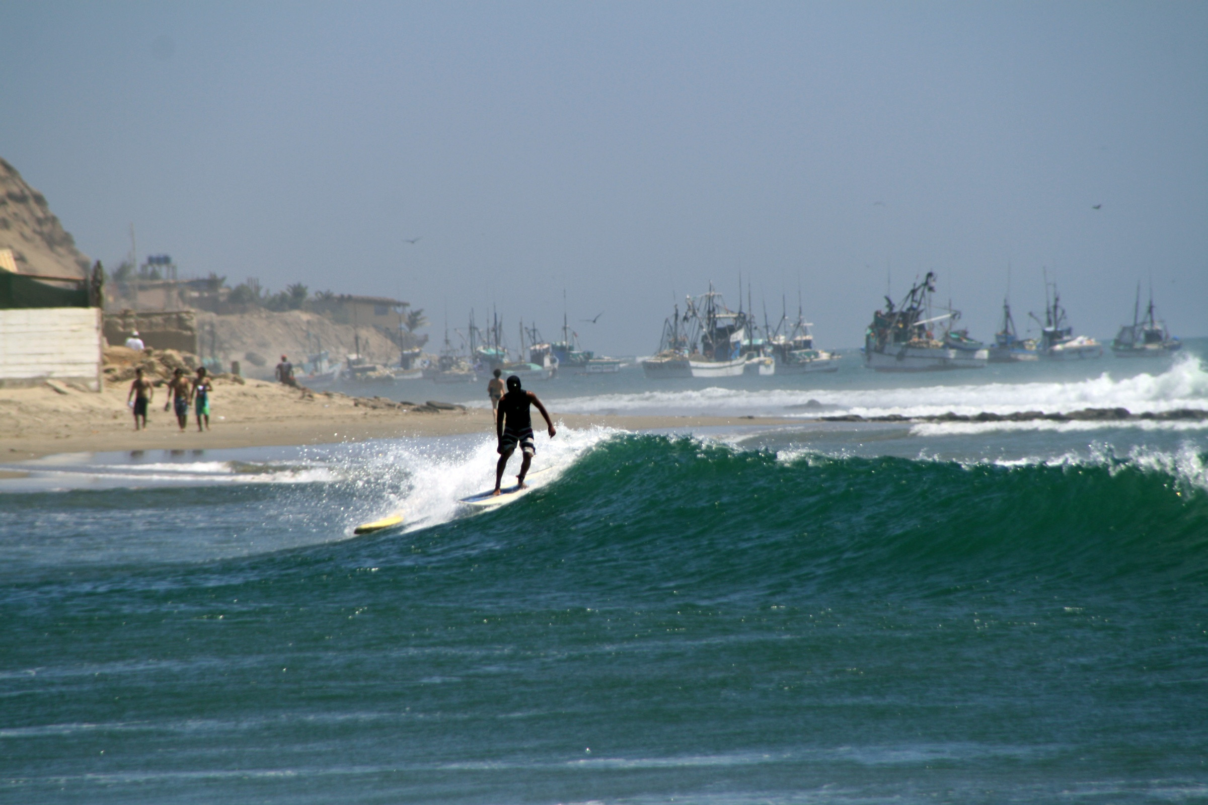 Волны в Манкоре – фотографии Перу