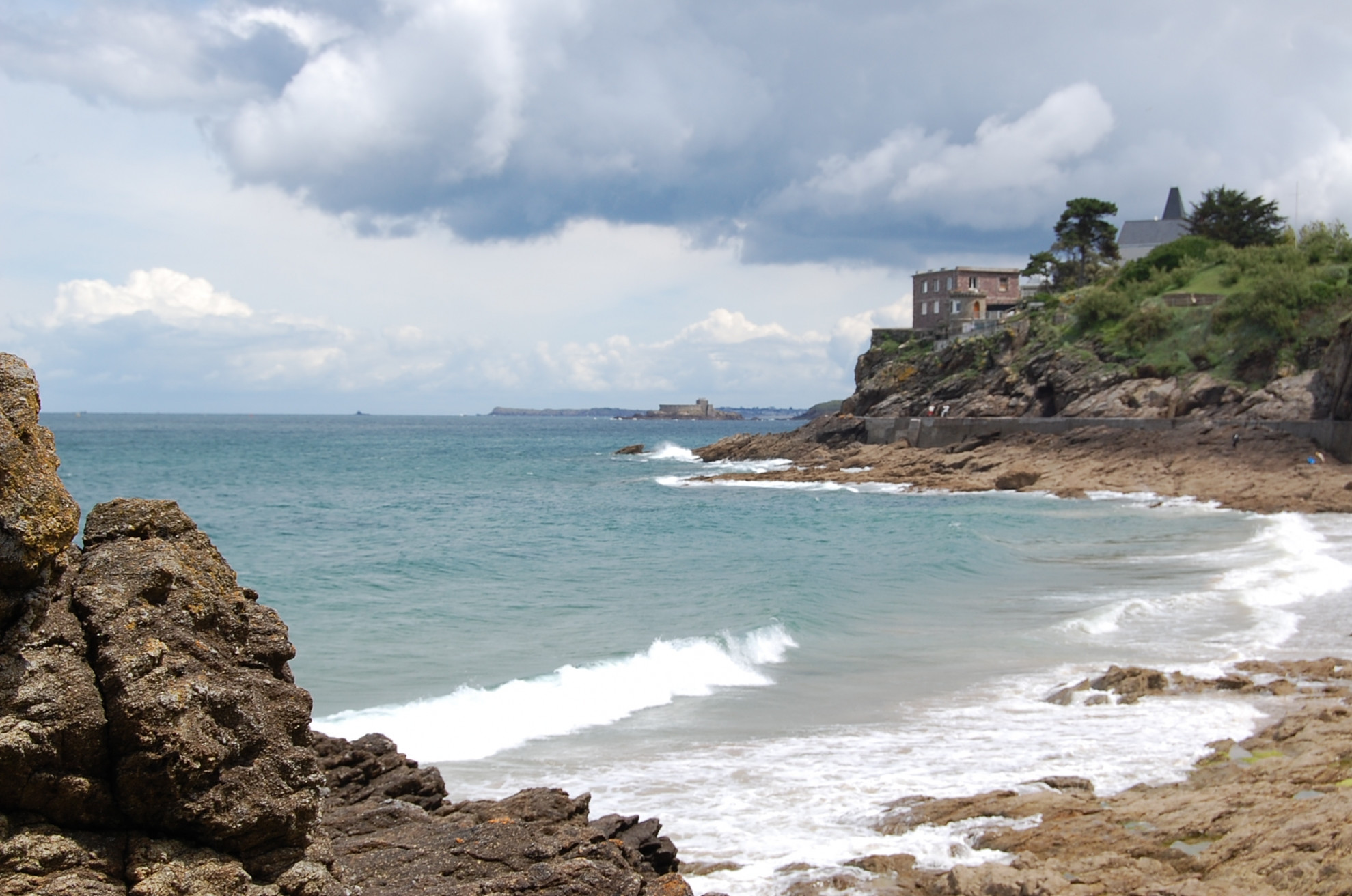 Берега в Динарде, Франция – фотографии Франции