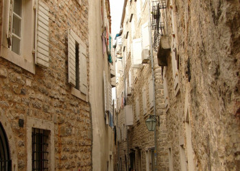 Улица в Будва, Черногория. Фото 39 – фотографии Черногории