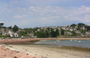 Пляж в Перроз-Гирек, Франция – фотографии Франции