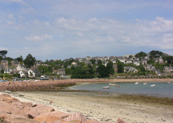 Пляж в Перроз-Гирек, Франция – фотографии Франции