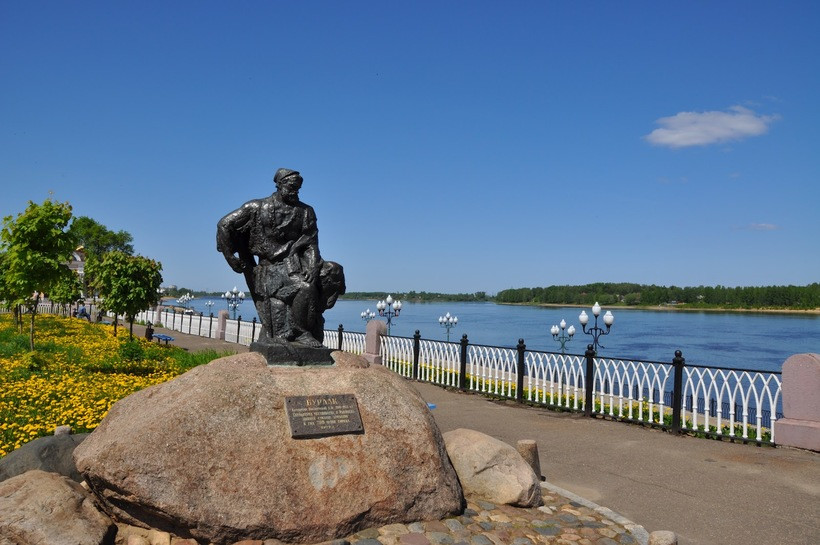 Памятник Бурлаку, Рыбинск – фотографии России