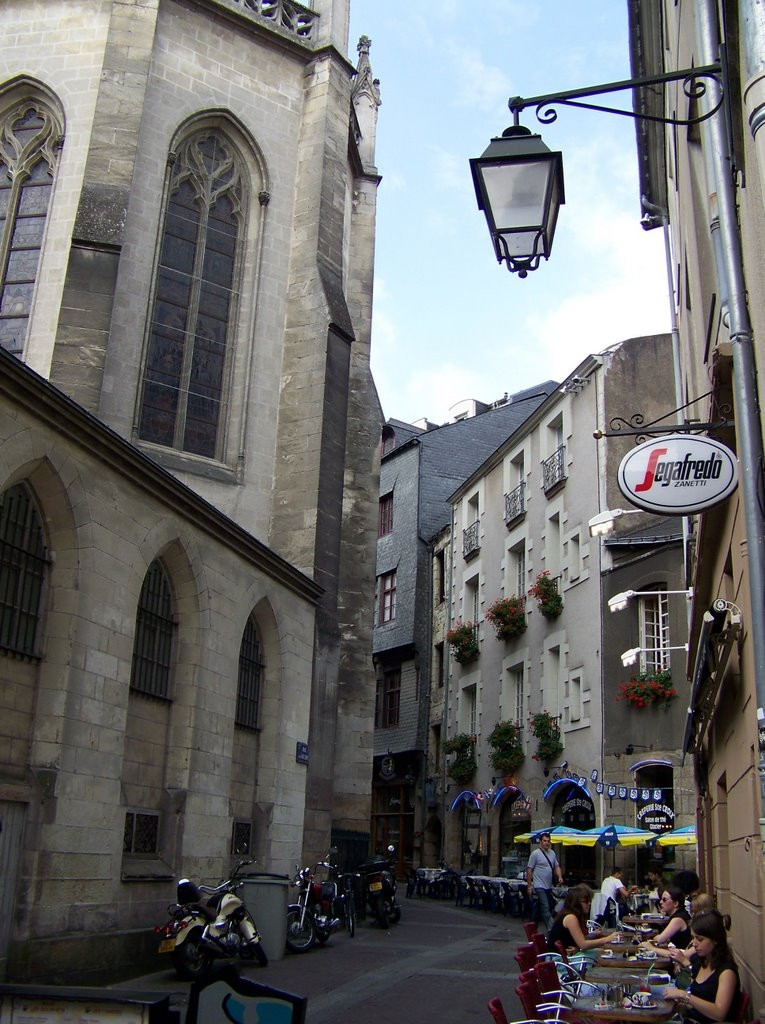 Кафе в Нанте, Франция. Фото 2 – фотографии Франции