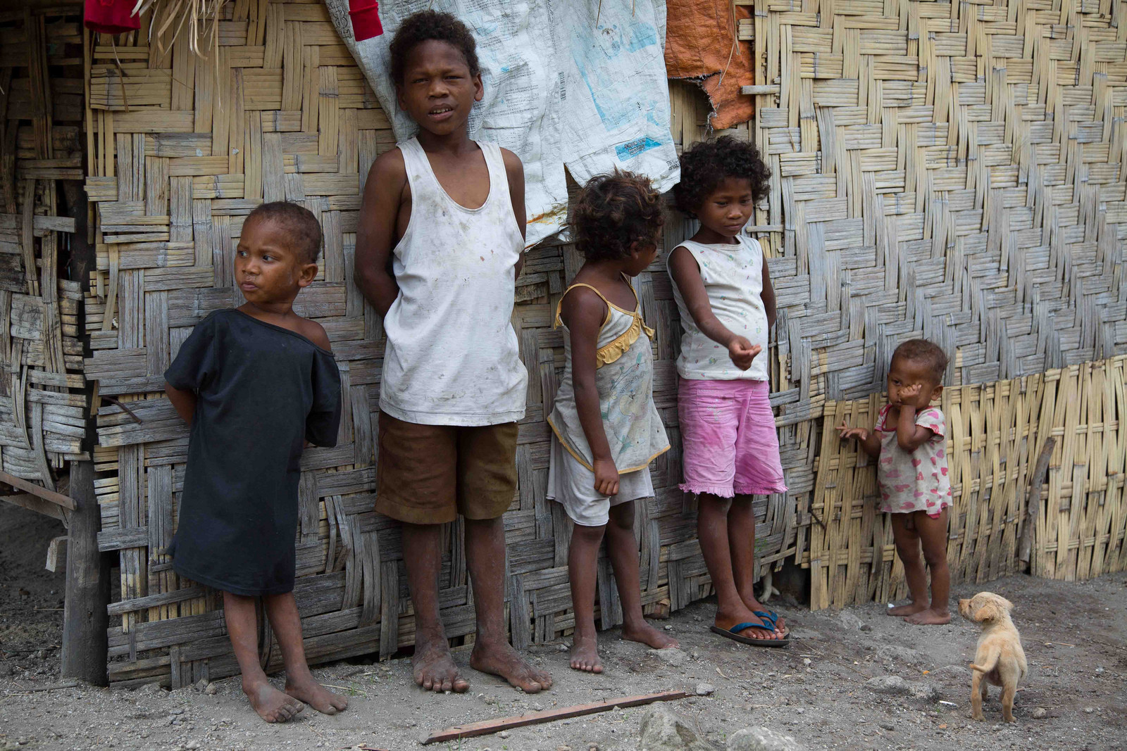 Детки в деревне у вулкана Пинатубо, Лусон, Филиппины – фотографии Филиппин