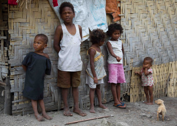 Детки в деревне у вулкана Пинатубо, Лусон, Филиппины – фотографии Филиппин