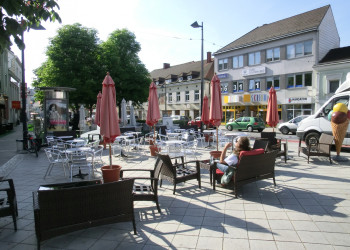 Кафе в городе Амштеттен, Австрия – фотографии Австрии