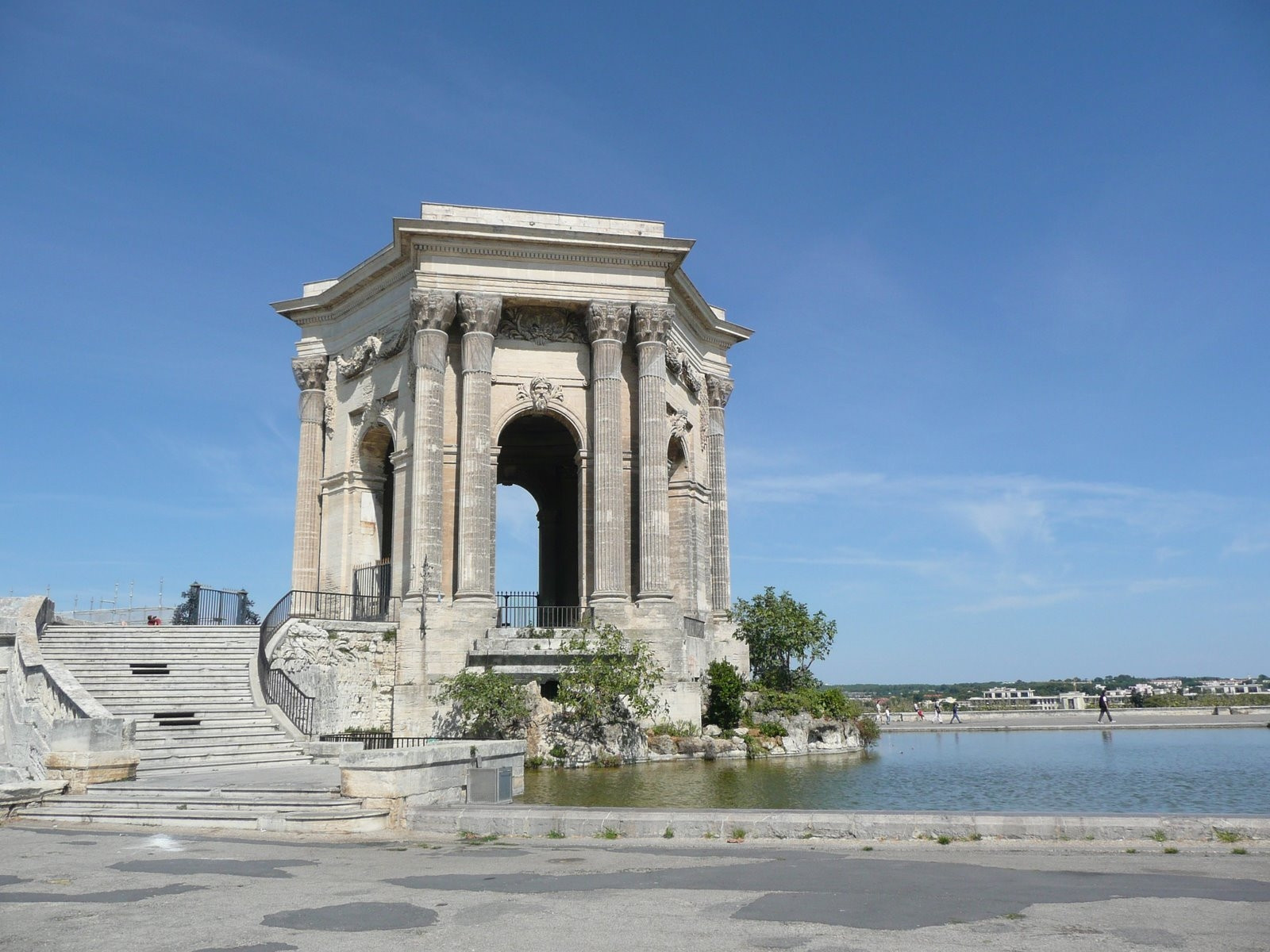 Достопримечательность в Монпелье, Франция – фотографии Франции