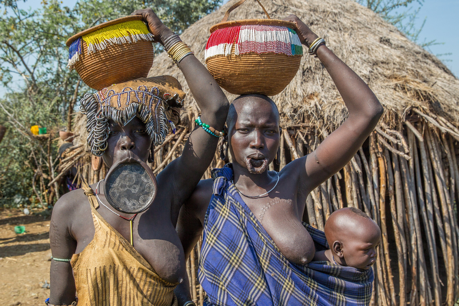 Племя Мурси в национальном парке Маго, Эфиопия – фотографии Эфиопии