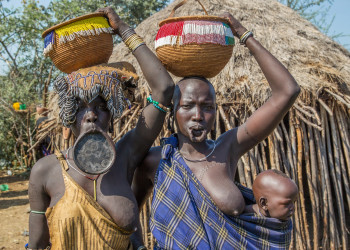 Племя Мурси в национальном парке Маго, Эфиопия – фотографии Эфиопии