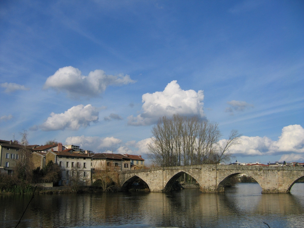 Мост в Лиможе, Франция – фотографии Франции