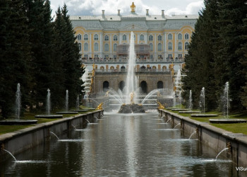 Театр Мариинский в Петергофе, Россия – фотографии России