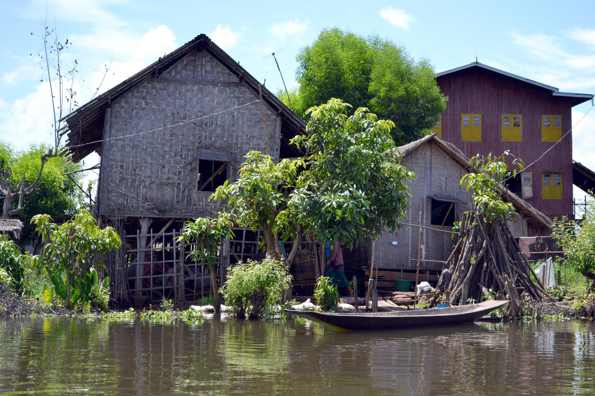 Дома на сваях на воде – фотографии Мьянмы