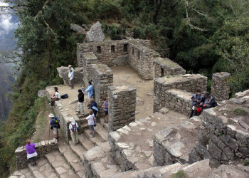 Туристы в Мачу-Пикчу – фотографии Перу
