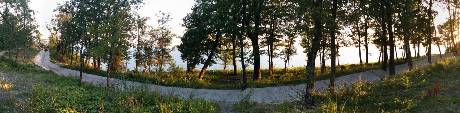Водосливы на горе рядом с посёлком Южный – фотографии России