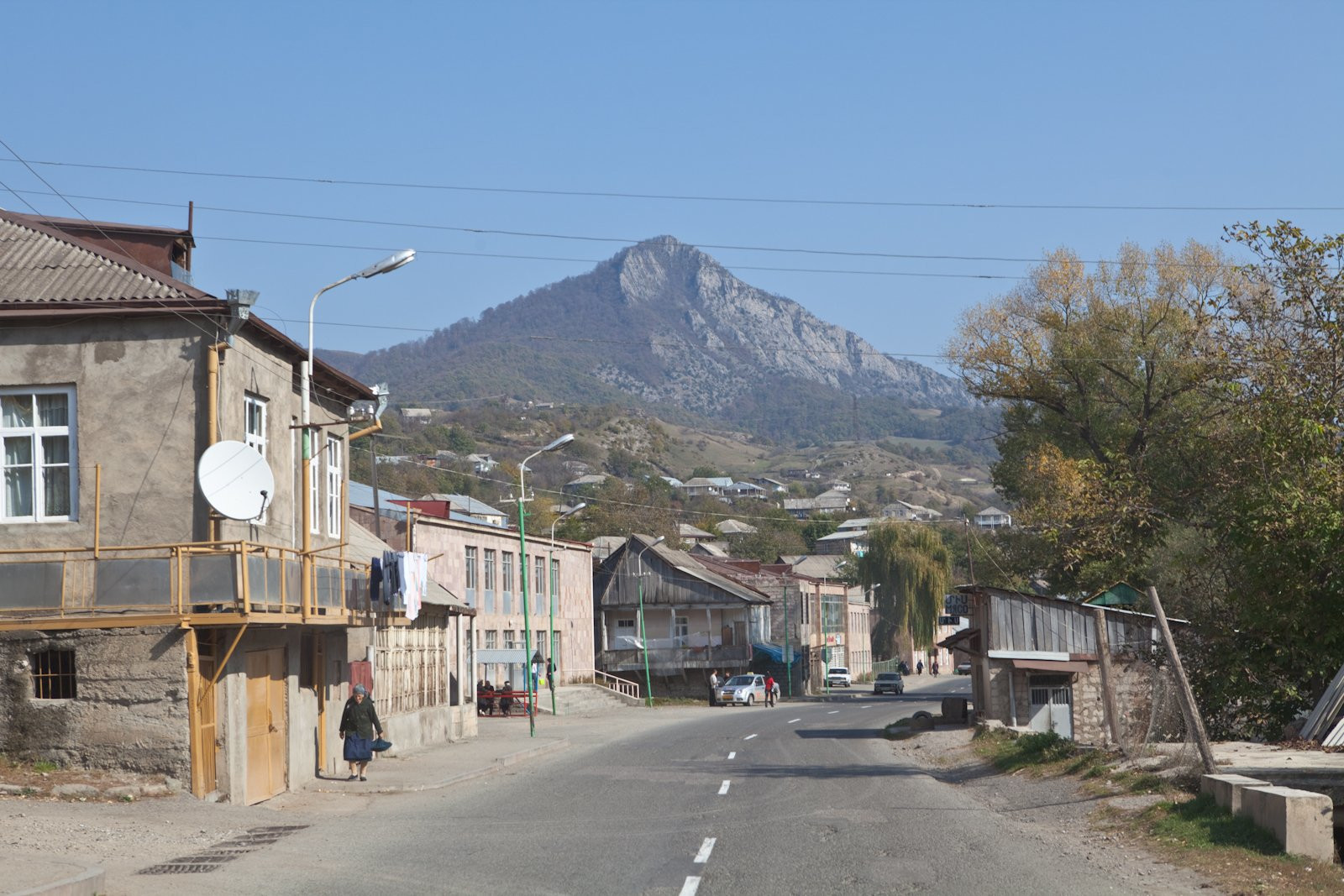 Улица в Дилижан, Армения – фотографии Армении