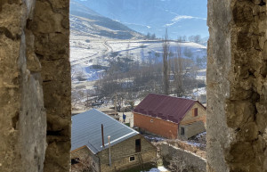Вид на Осетию с окна крепости Дзивгис – фотографии России