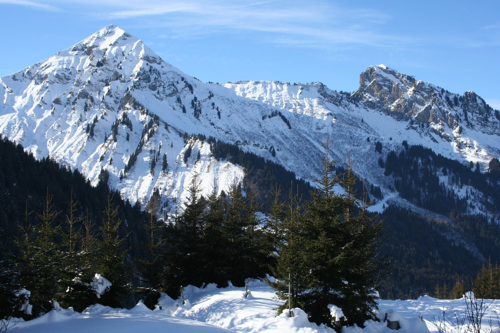 Горы в Монтрионе, Франция. Фото 2 – фотографии Франции