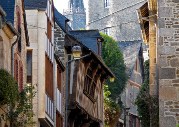 Динан (Dinan) — город в Бретани на реке Ранс, Франция – фотографии Франции