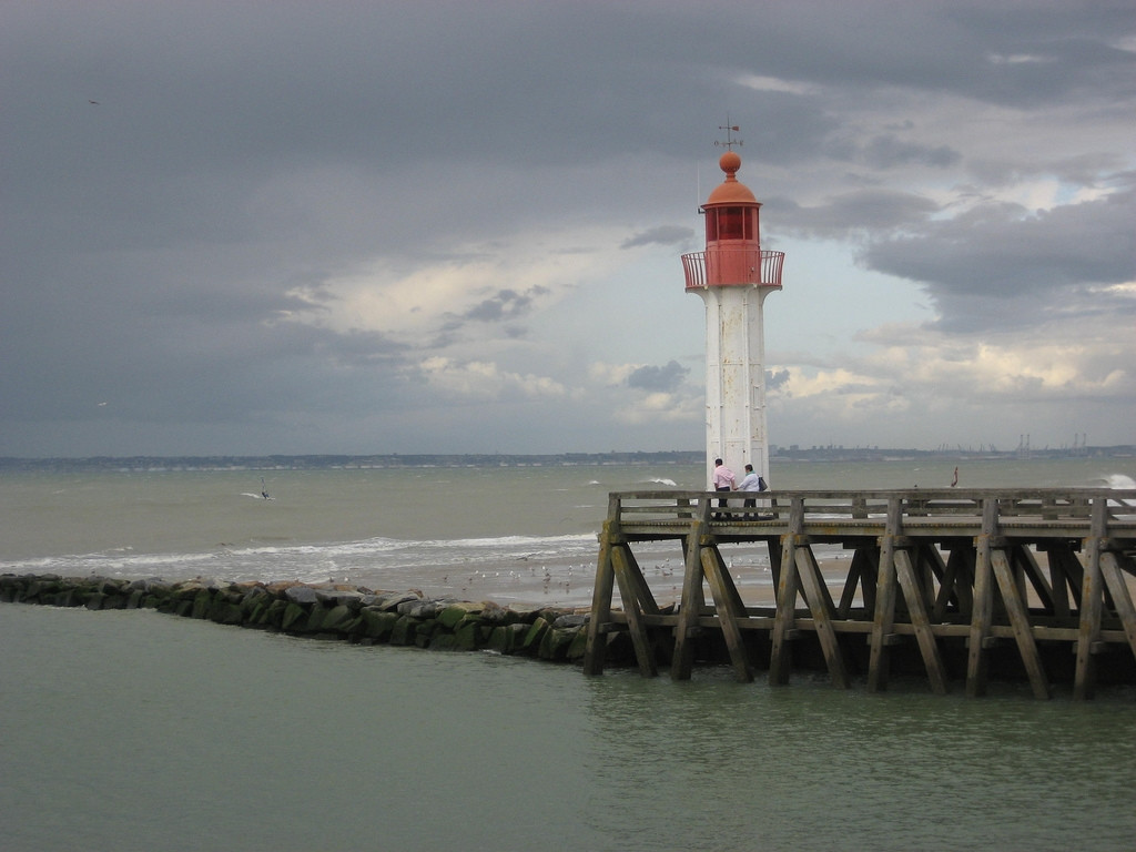 Маяк в Довиле, Франция – фотографии Франции
