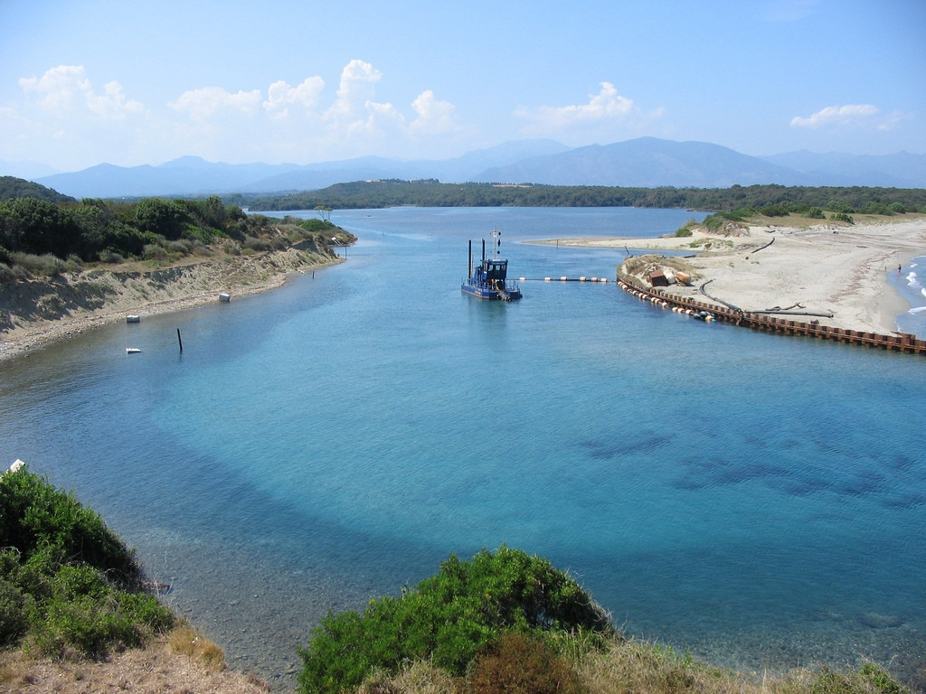 Берега в Алериа, Франция – фотографии Франции