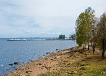 Набережная в Петергофе, Россия – фотографии России