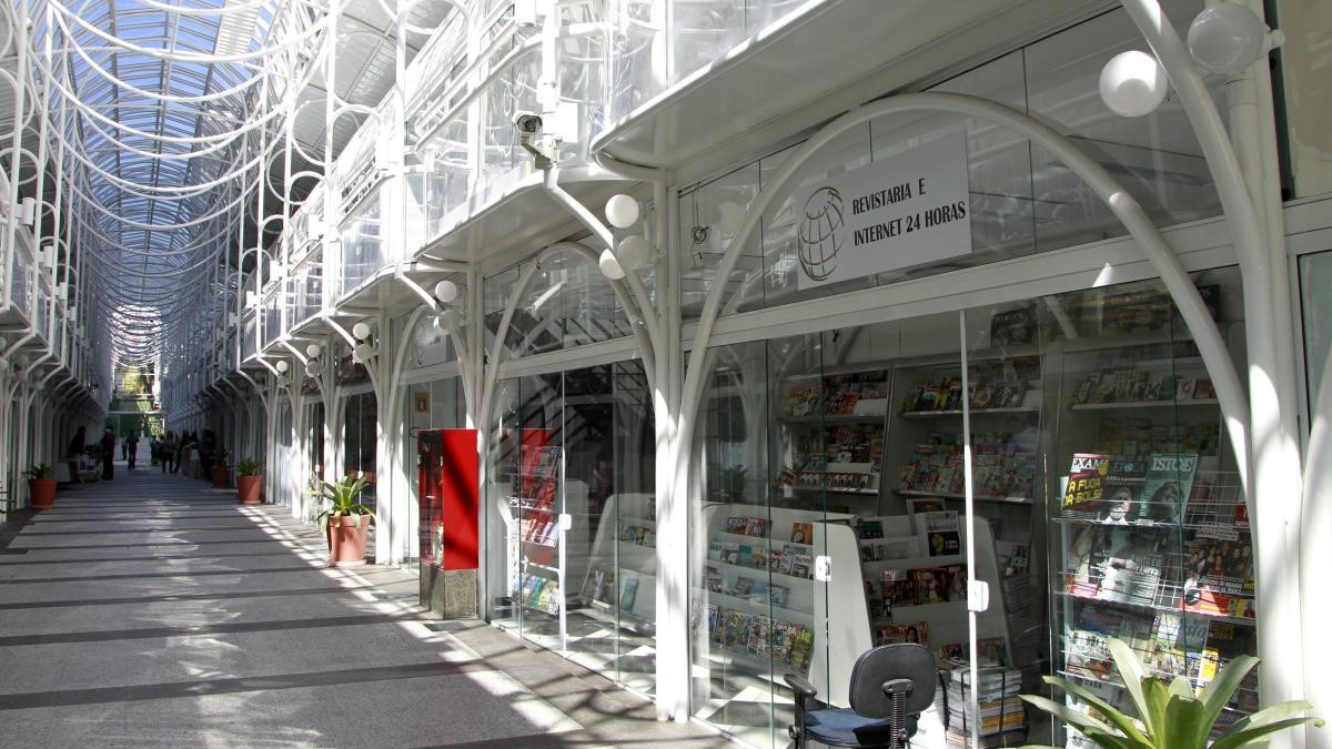 Руа 24 орас (Rua 24 Horas) или Улица 24 часа в городе Куритиба – фотографии Бразилии