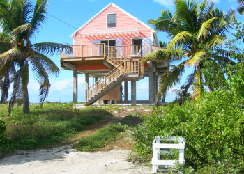 Домик на сваях, остров Кайман-Брак (Cayman Brac Island) – фотографии Каймановых островов