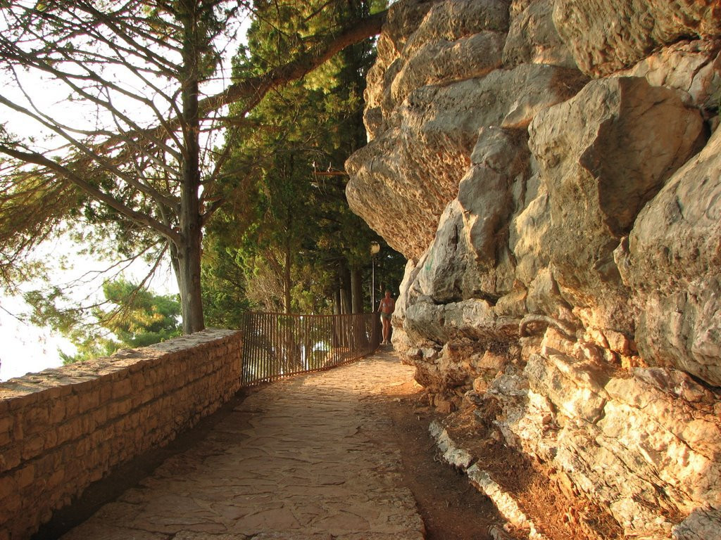 Набережная в Святой Стефан, Черногория. Фото 5 – фотографии Черногории