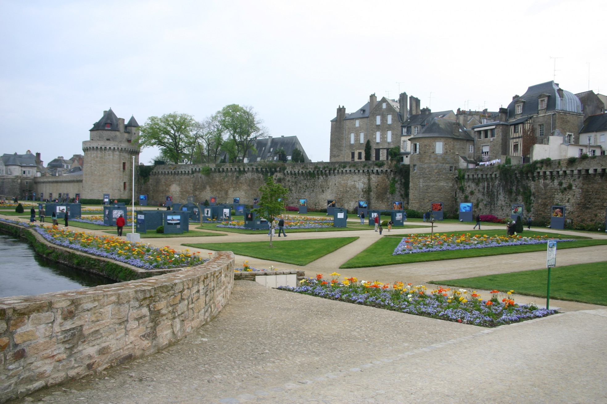 Достопримечательность в Ванне, Франция – фотографии Франции