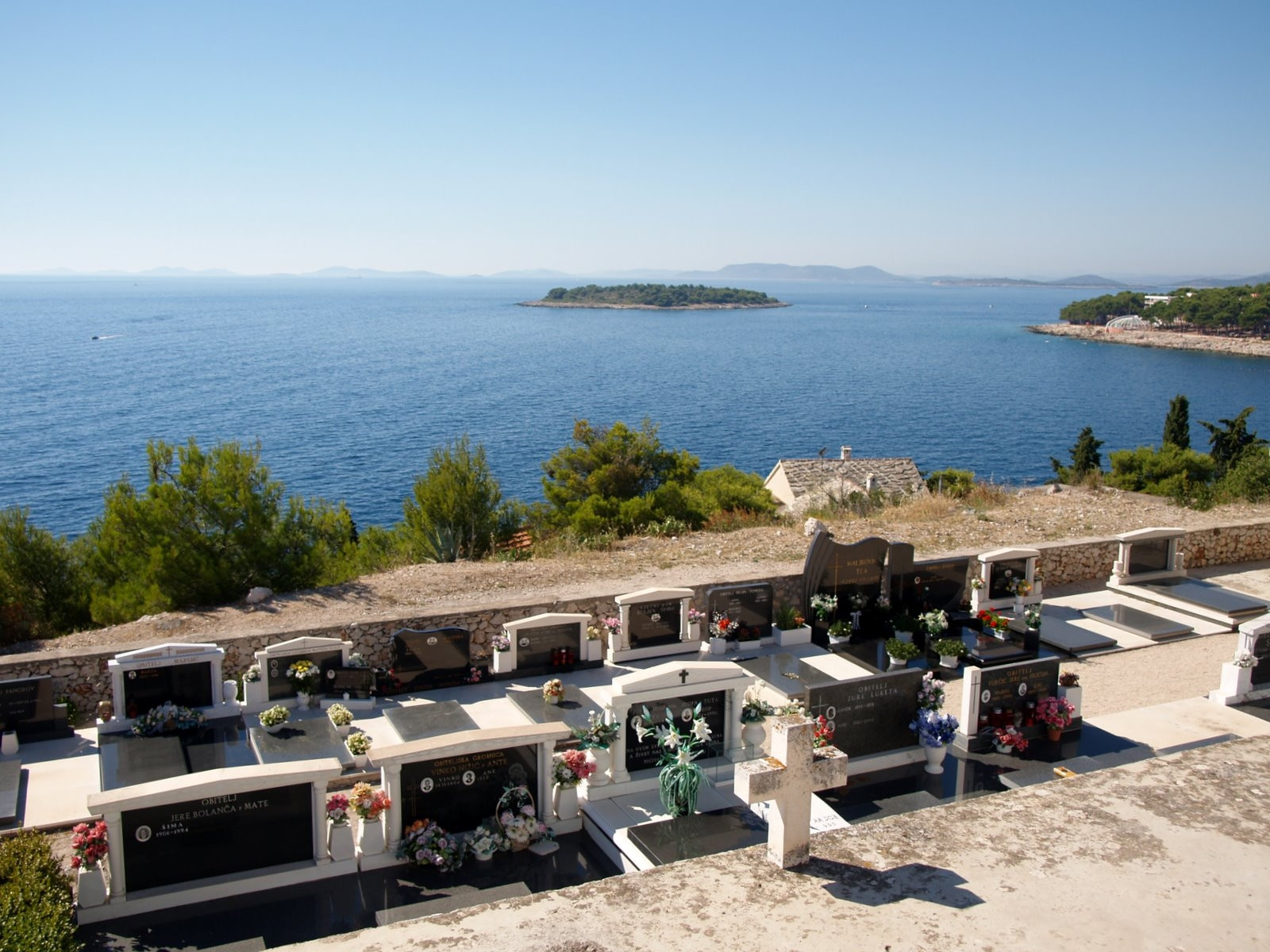 Кладбище в Примоштен, Хорватия. Фото 1 – фотографии Хорватии