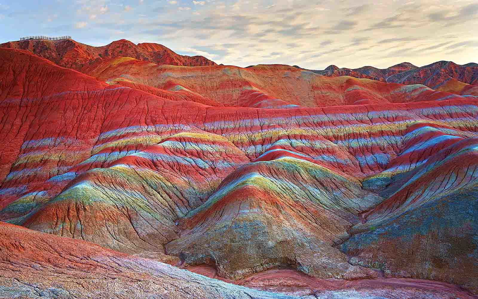 Разноцветные скалы Чжанъе Данься (Zhangye Danxia), Чжанъе, Китай – фотографии Китая