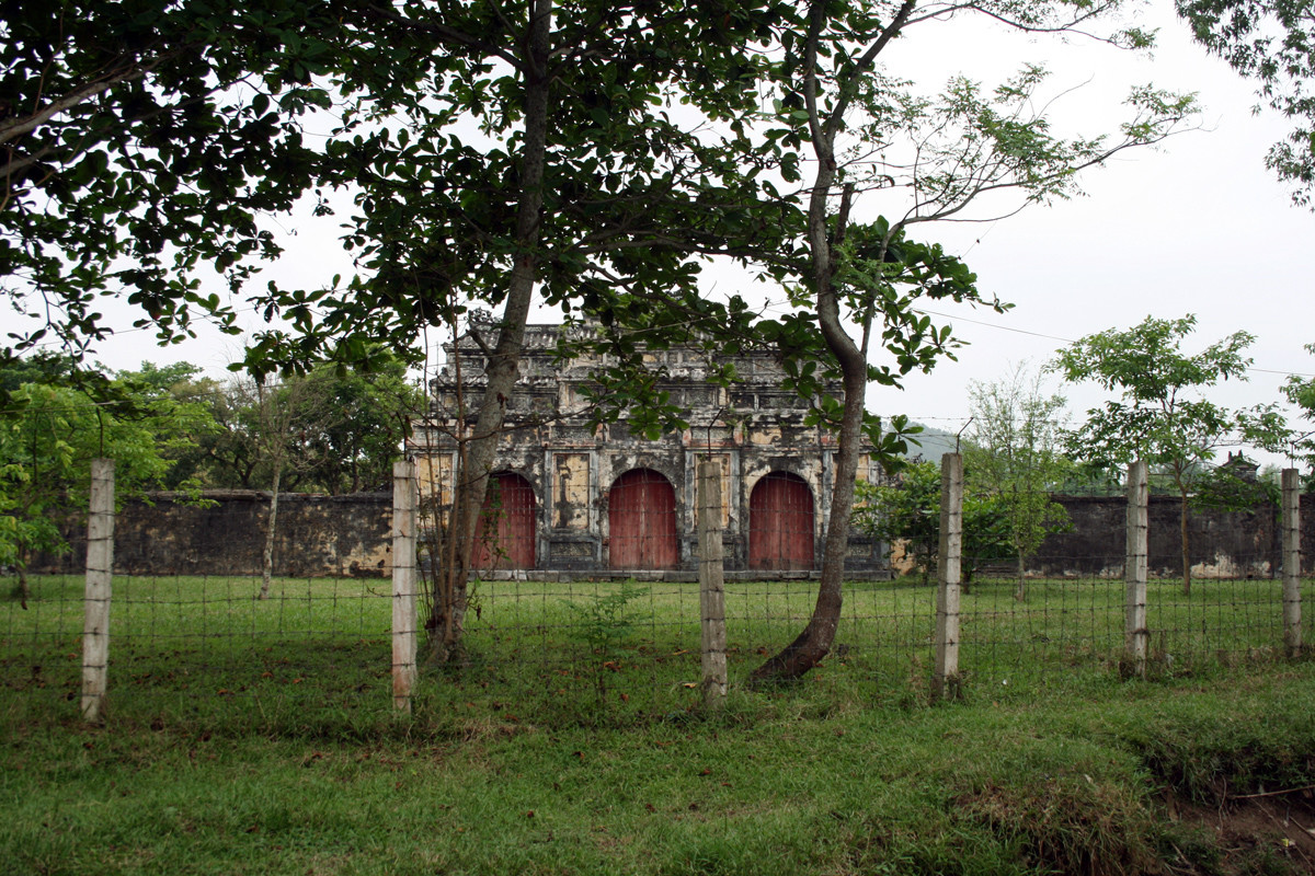 Гробница Зук Дык рядом с городом Хюэ – фотографии Вьетнама