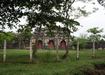 Гробница Зук Дык рядом с городом Хюэ – фотографии Вьетнама