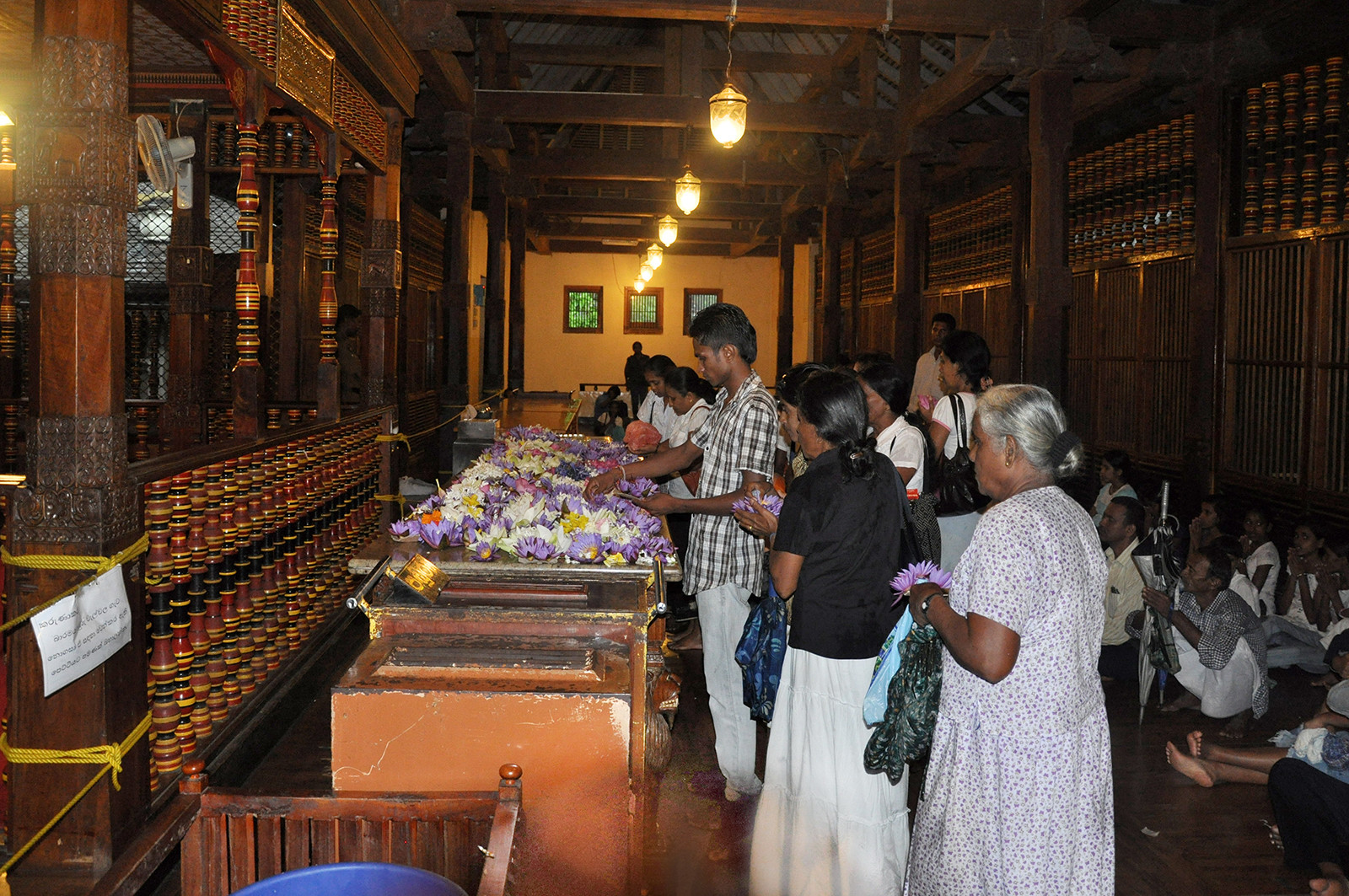 Буддистский Храм Зуба Будды в Канди. Фото 10 – фотографии Шри-Ланки