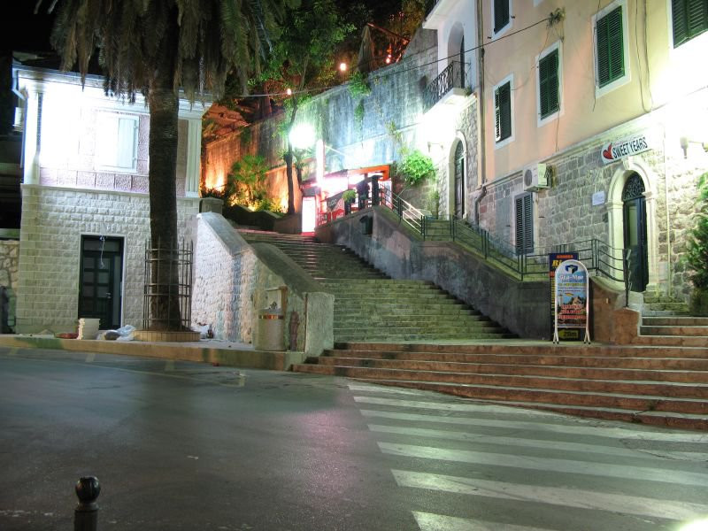 Улица в Херцег-Нови, Черногория. Фото 15 – фотографии Черногории