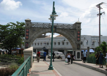 Люди в Бриджтауне, Барбадос – фотографии Барбадоса