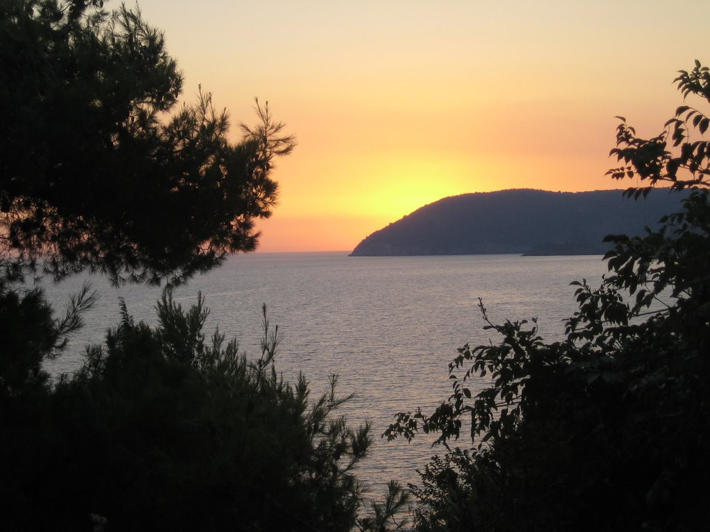 Закат в Сутоморе, Черногория – фотографии Черногории