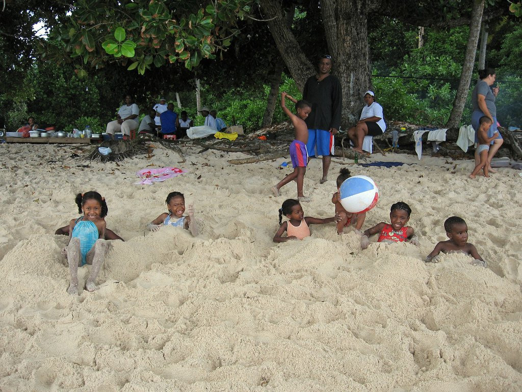 Туристы на острове Маэ, Сейшелы. Фото 1 – фотографии Сейшельских островов