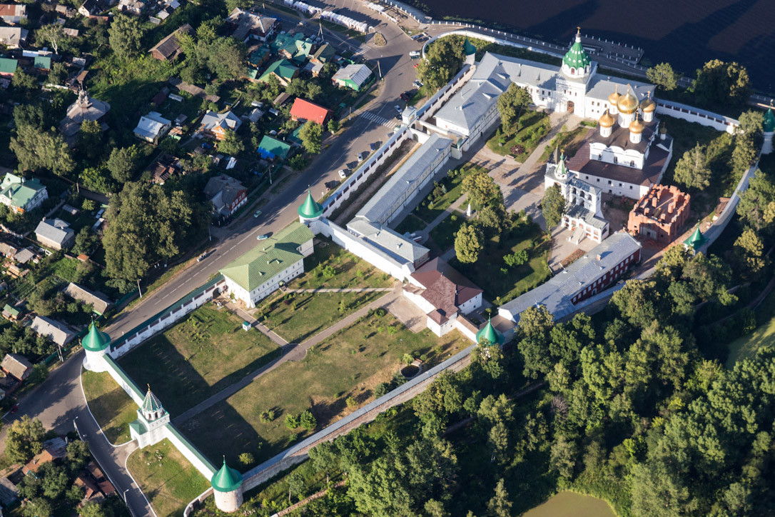 Свято-Троицкий Ипатьевский монастырь в Костроме. Фото 1 – фотографии России