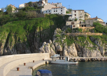 Набережная в Врбник, Хорватия – фотографии Хорватии