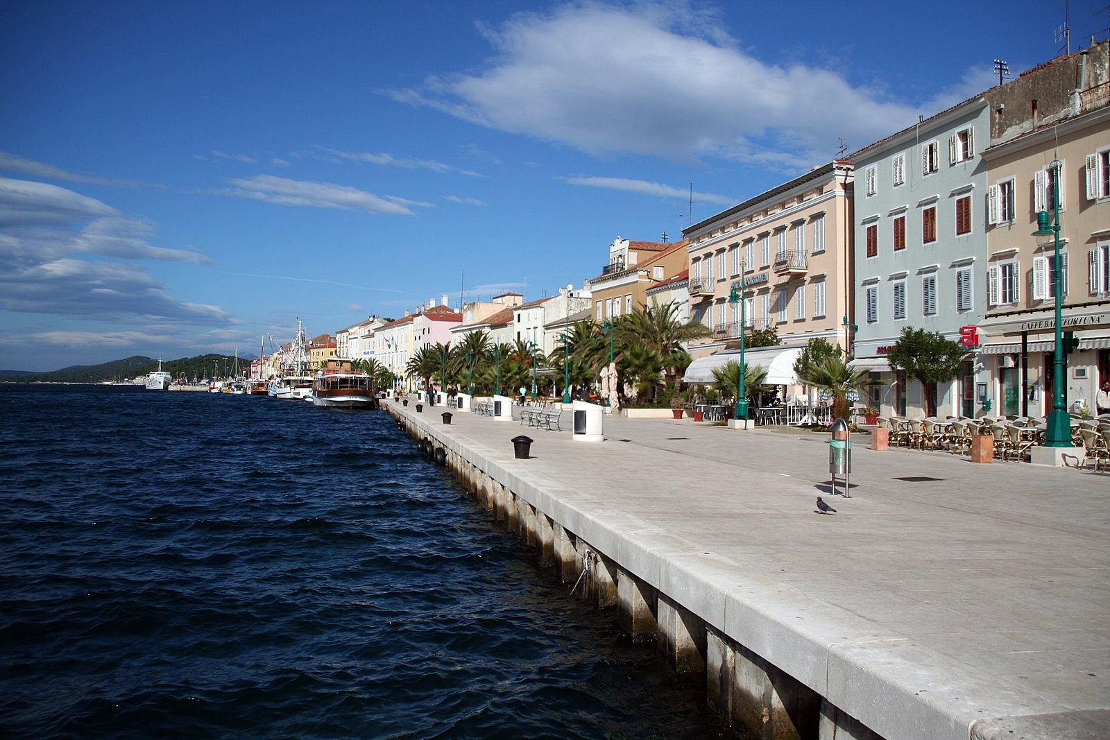 Набережная в Мали-Лошинь, Хорватия – фотографии Хорватии