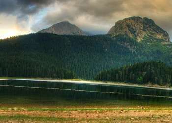 Озеро в Национальном парке, Черногория – фотографии Черногории